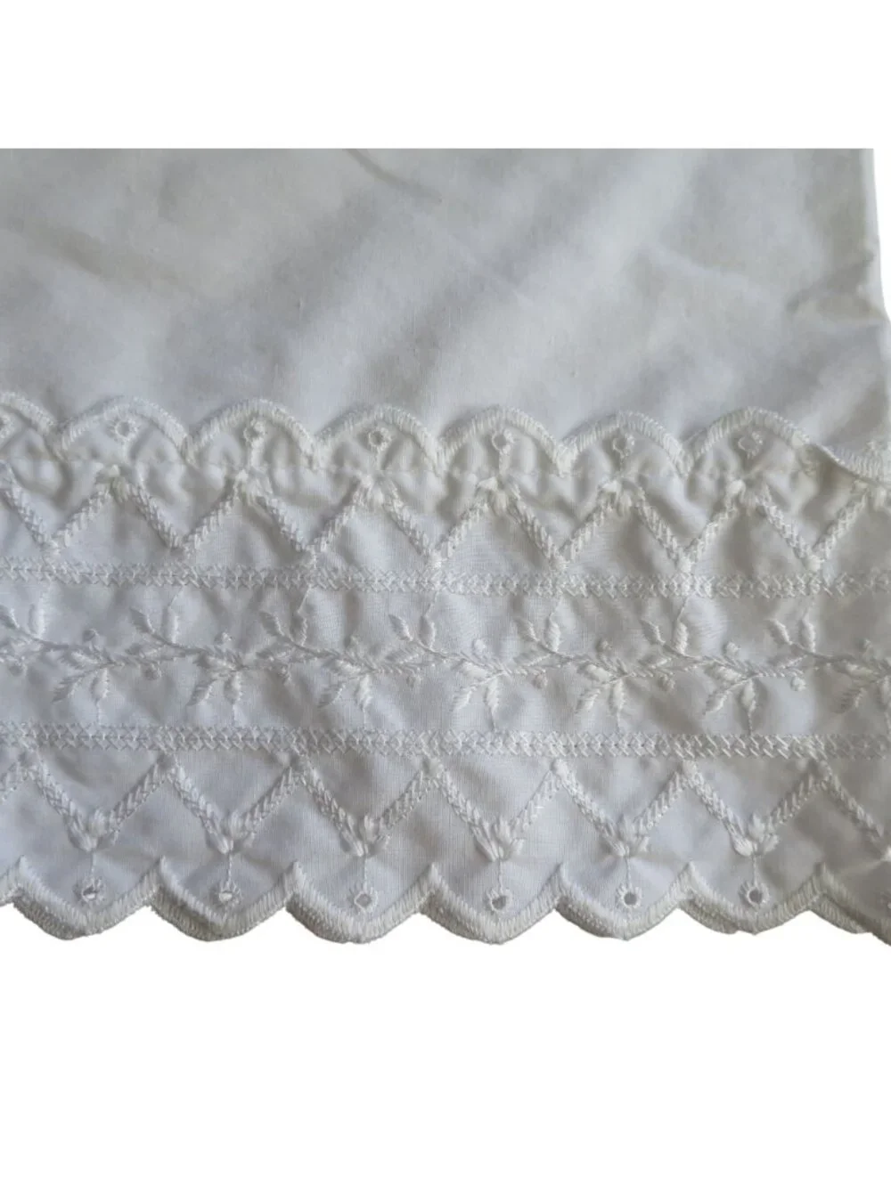 Vintage JCPenney One Standard Pillowcase Embroidered Lace Trim 21